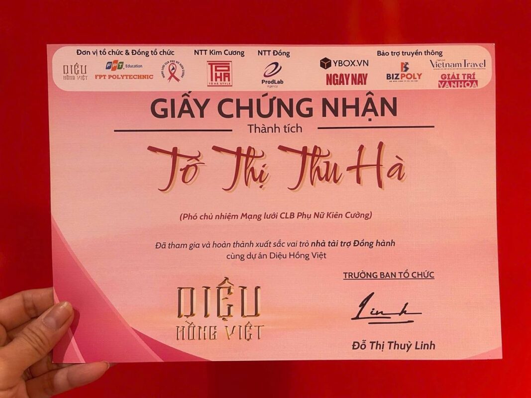Giấy chứng nhận 4 Giay chung nhan thanh tich To Thi Thu Ha la nha tai tro Dong hanh cung Dieu Hong Viet