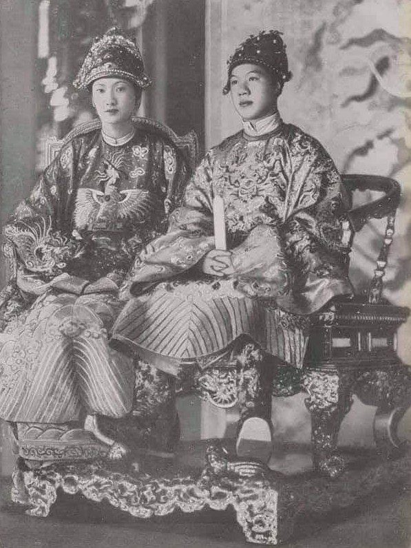 Vua Bảo Đại, vị vua thứ 13 của Triều Nguyễn và Hoàng Hậu Nam Phương