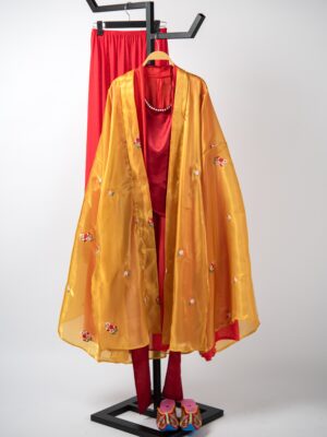 Bộ áo Đối Khâm vàng cam thêu hoa – áo Giao Lĩnh đỏ – yếm đụp đỏ