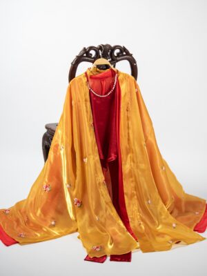 Bộ áo Đối Khâm vàng cam thêu hoa – áo Giao Lĩnh đỏ – yếm đụp đỏ (3)