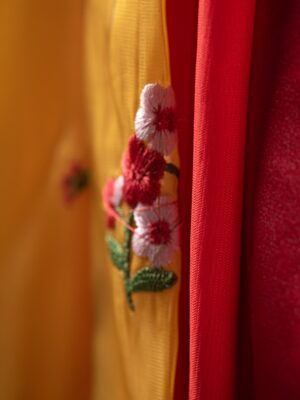 Bộ áo Đối Khâm vàng cam thêu hoa – áo Giao Lĩnh đỏ – yếm đụp đỏ (3)