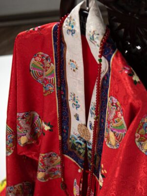 Bộ áo Nhật Bình nữ – đỏ đậm, chất liệu gấm thêu hoa văn phượng ổ