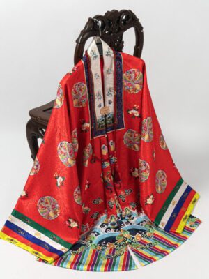 Bộ áo Nhật Bình nữ – đỏ đậm, chất liệu gấm thêu hoa văn phượng ổ