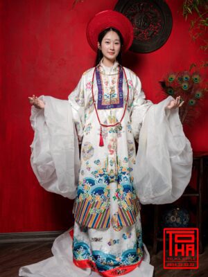 Cho thuê bộ áo Nhật Bình – trắng, chất liệu gấm thêu hoa văn phượng ổ