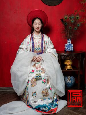 Cho thuê bộ áo Nhật Bình – trắng, chất liệu gấm thêu hoa văn phượng ổ