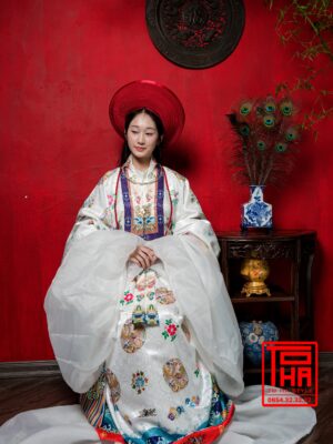 Cho thuê bộ áo Nhật Bình – trắng, chất liệu gấm thêu hoa văn phượng ổ