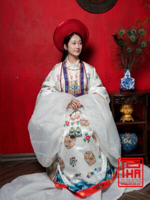 Cho thuê bộ áo Nhật Bình – trắng, chất liệu gấm thêu hoa văn phượng ổ