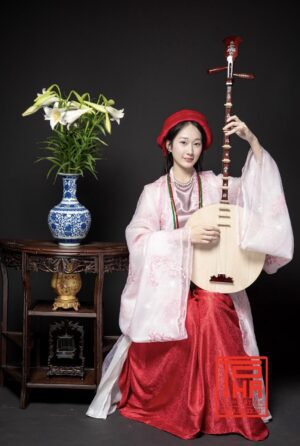 Cho thuê áo Đối Khâm hồng phấn thêu hoa đào – áo Giao Lĩnh đỏ – yếm đụp hồng