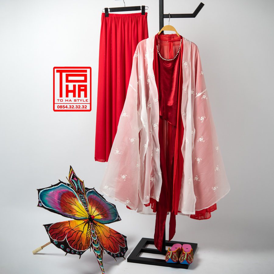 áo Đối Khâm trắng thêu hoa, phối áo Giao Lĩnh đỏ và yếm đụp đỏ (2) ao Doi Kham trang theu hoa phoi ao Giao Linh do va yem dup do 2