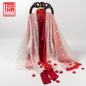 Thiết kế, may đo và cho thuê cổ phục Việt Nam & Việt phục tại Tô Hà Style 10 Áo Đối Khâm màu trắng thêu hoa (khoác ngoài), phối cùng áo Giao Lĩnh màu đỏ và yếm đụp màu đỏ