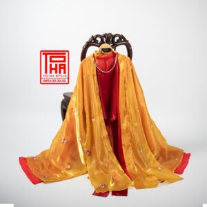 Bộ áo Đối Khâm vàng cam thêu hoa – áo Giao Lĩnh đỏ – yếm đụp đỏ 2 ao Doi Kham vang cam theu hoa phoi ao Giao Linh do va yem dup do 3