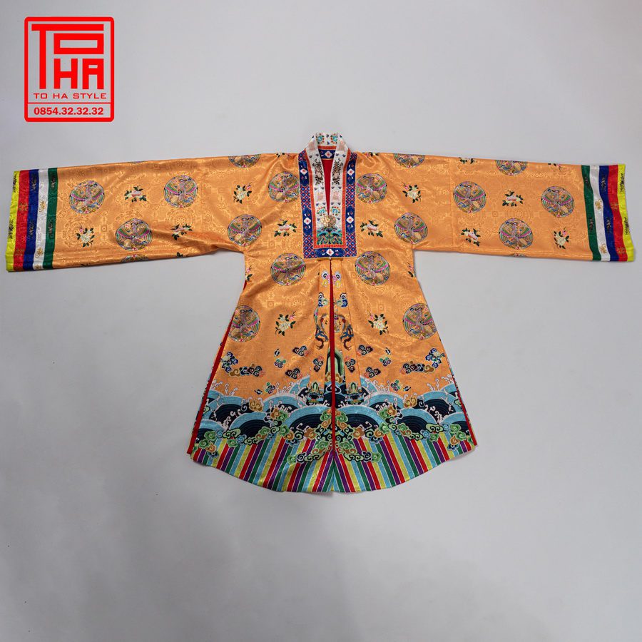 áo Nhật Bình nữ – vàng đậm, chất liệu gấm thêu hoa văn phượng ổ (3) ao Nhat Binh nu – vang dam chat lieu gam theu hoa van phuong o 3