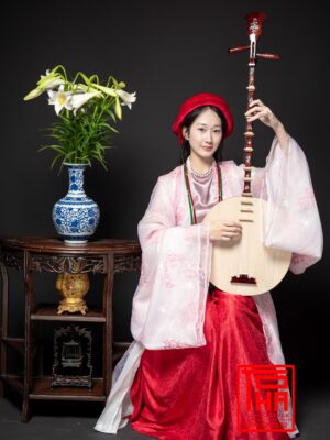 Cho thuê áo Đối Khâm hồng phấn thêu hoa đào – áo Giao Lĩnh đỏ – yếm đụp hồng