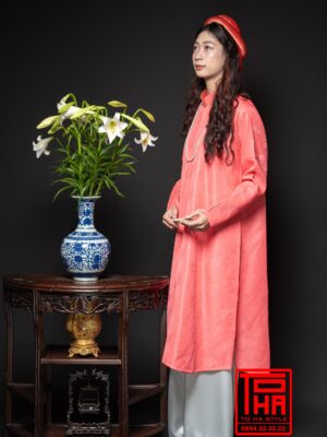 Cho thuê áo Ngũ Thân - hồng đào, chất liệu gấm họa tiết hoa nhí dệt chìm