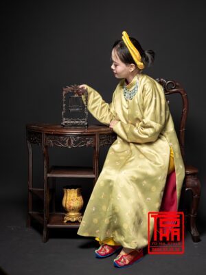 Cho thue ao Ngu Than nu vang nhat chat lieu gam theu hoa van cat tuong 5