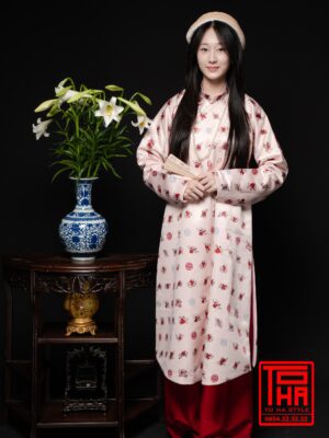 Cho thuê áo Ngũ Thân - trắng kem, chất liệu vải tafta in họa tiết linh vân và triện đỏ