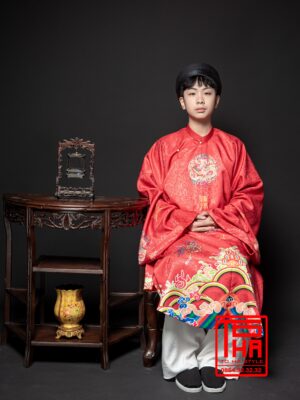 Cho thue ao Tac Do tuoi chat lieu gam theu hoa tiet Long Lan cat tuong 2