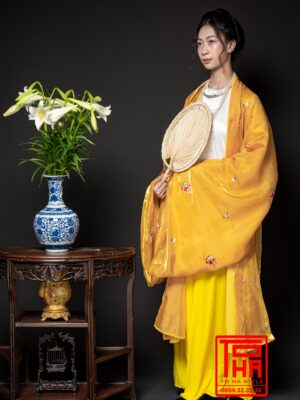 Cho thue bo ao Giao Linh vang – yem dup trang chat lieu gam theu hoa 3