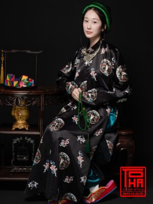 Cho thuê bộ áo Ngũ Thân - Đen, chất vải tafta in họa tiết ổ én