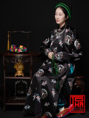 Cho thuê bộ áo Ngũ Thân - Đen, chất vải tafta in họa tiết ổ én