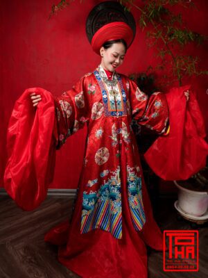 Cho thuê bộ áo Nhật Bình Nữ - đỏ tươi, chất liệu gấm thêu họa tiết phượng và hoa đào