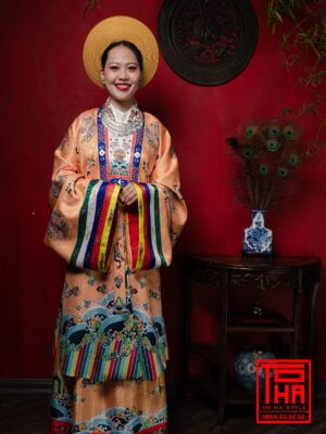 Cho thuê bộ áo Nhật Bình - cam đào, chất liệu gấm thêu họa tiết ổ phượng