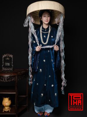 Cho thue bo ao Tac Nu Xanh Dam chat lieu gam theu hoa tiet hoa cuc trang 3